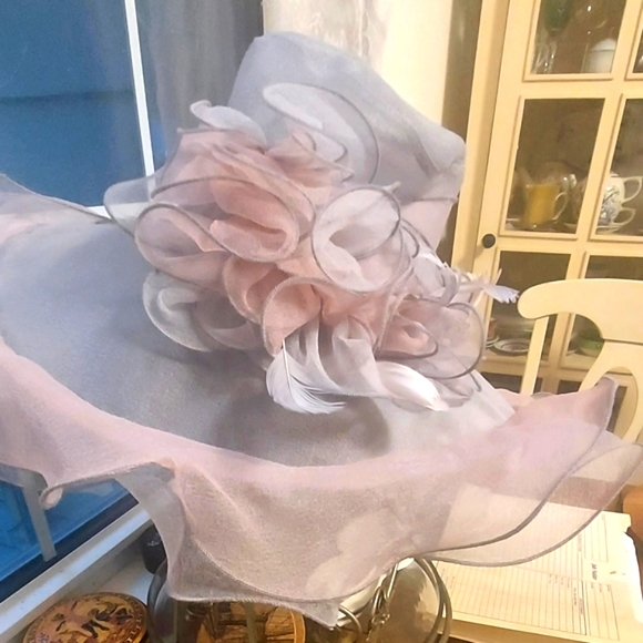 - ❤️ NWT Fascinator Kentucky Derby stunninghat